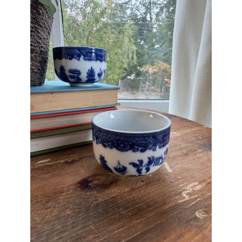 Vintage Blue and White Porcelain Tea Cups Blue Willow Pattern Set of 2